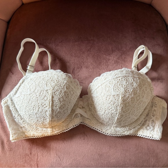 Victoria's Secret Cream Lace Lingerie - Picture 1 of 3